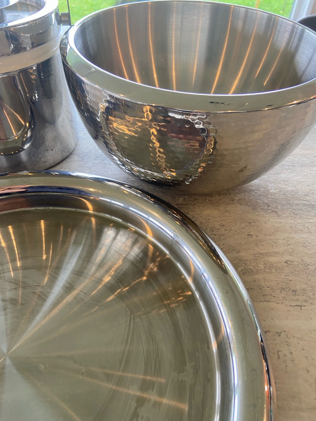 Bowl, ice Bucket and Tray  in Home Décor & Accents in Moncton - Image 2