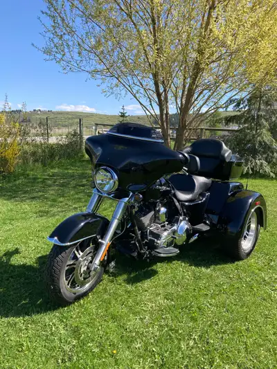 Harley Trike with tour pack,custom seat and back rest, bumber and trailer hitch. Bike has cruise con...