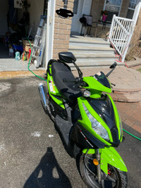 2022 Urban Voyageur 80cc scooter