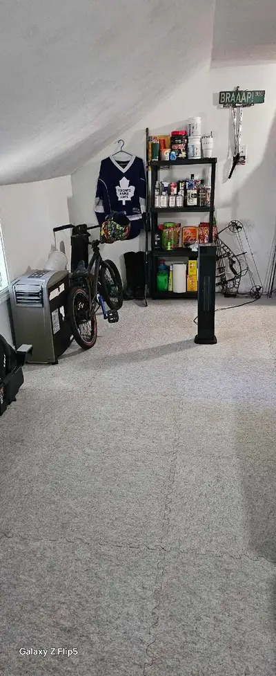 Just north of Port Perry 3 min to downtown and Port Perry Hospital 2 Furnished bedrooms. For single...