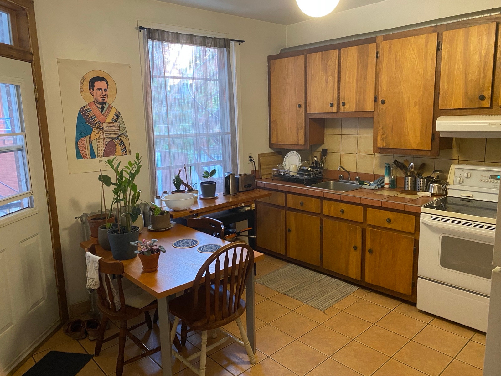 Room On the Plateau - available now - close to McGill — photo 1