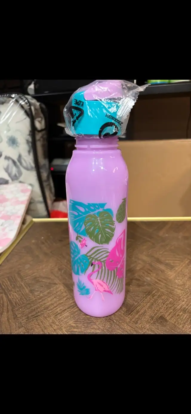 Tupperware water bottle - BRAND NEW62865712244227121