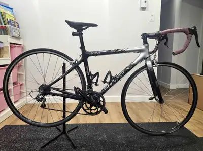 Giant TCR Carbon Road Bike, View more