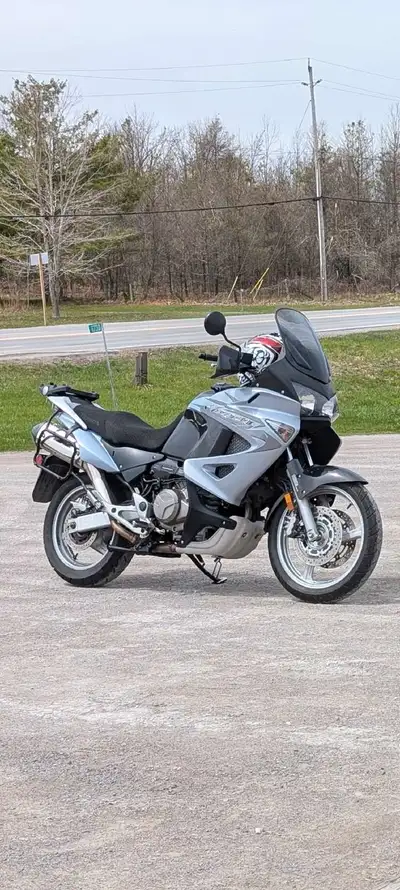 Low KM 2008 Honda Varadero for sale Comes with new chain and sprockets, Givi saddlebags and top box....