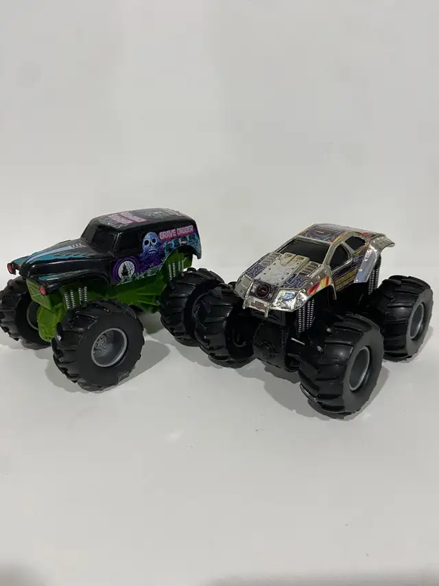 Monster trucks 1:43 scale 63793682709121120