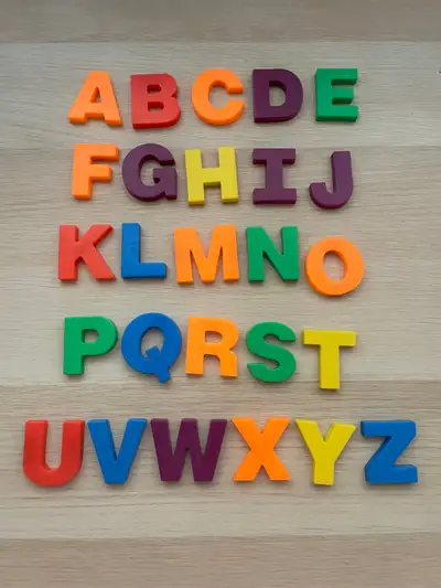 Alphabet coloré avec aimants – Colorful magnetic alphabet, View more