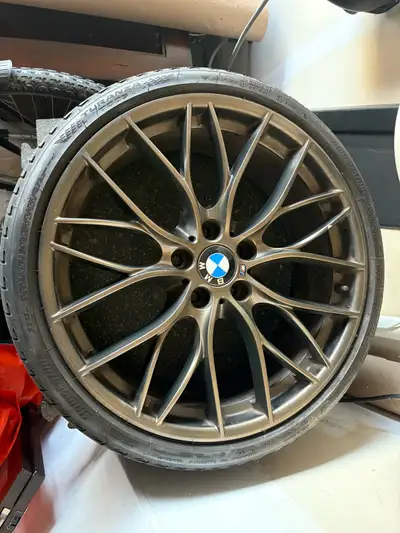Selling a gold set of BMW 405M 20 inch rims. Staggered set up. The rims are in 9/10 condition and ti...