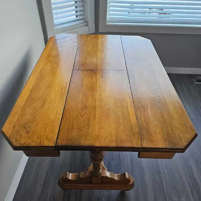 Vintage Expandable Dining Table-Console Size When Closed  in Dining Tables & Sets in Edmonton - Image 6