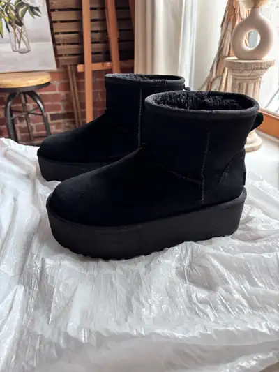 UGG womens Classic Mini Platform boots - size 7, View more