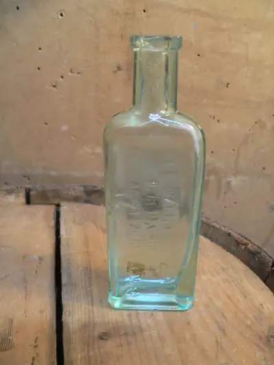 plusieurs bouteille antique de médicament a différent prix photo 1 et 2 bouteille antique le baume r...