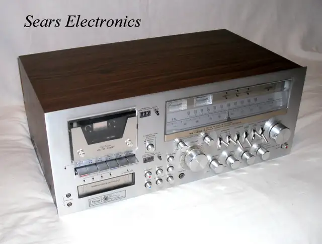 Vintage Stereo System turntable AM/FM/Cassette/8 track/speakers in Stereo Systems & Home Theatre in City of Toronto - Image 3