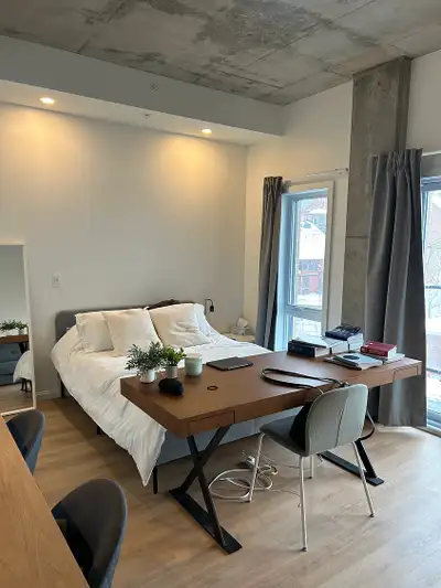 Studios neufs, tout meublé, tout inclus, gym, balcon, terrasse