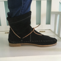NEW! Black SoftMoc Suede Moccasins. Size8/39