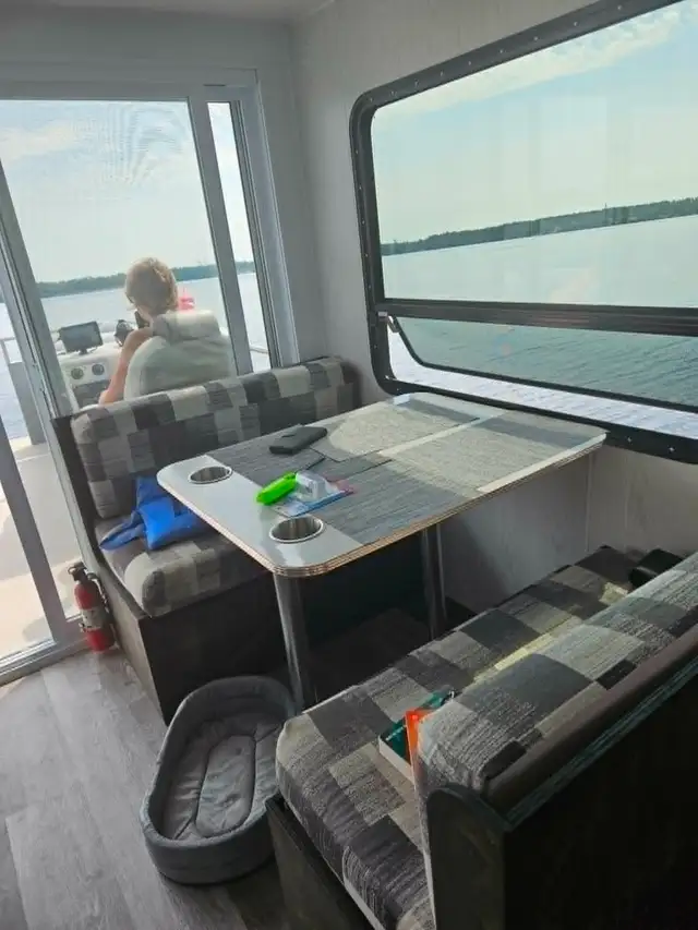Ponton maison 26 pieds- Houseboat in Other in Lac-Saint-Jean - Image 8