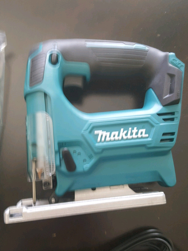 Makita Jig Saw kit in Power Tools in Oshawa / Durham Region - Image 2