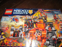 Lego Nexo Knights (70323) Jestro's Volcanic Lair (NEW)