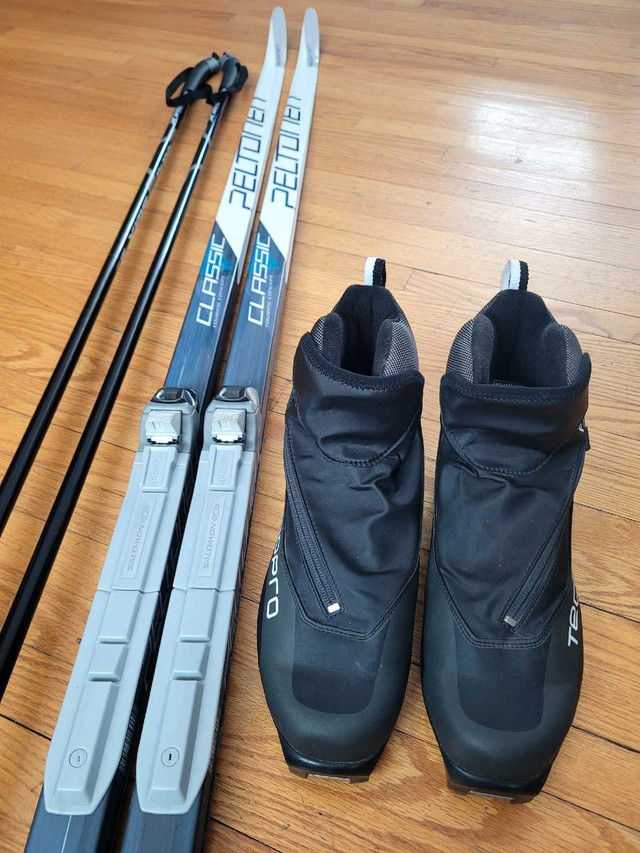 Cross Country Ski set - Mens 9.5 - 11.5 / Womens 10.5-12.5 dans Ski  à Winnipeg - Image 4