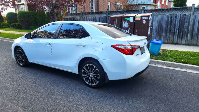 2015 Corolla in excellent condition (Safety Certified)