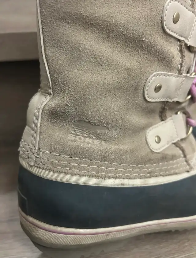 Sorel Winter Boots - youth Size 6 /woman size 7.5-8 in Women's - Shoes in Calgary - Image 3