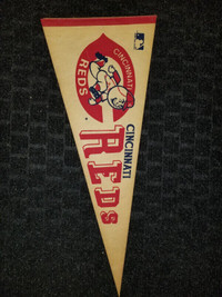 VINTAGE  1970's  Cincinnati Reds PENNANT