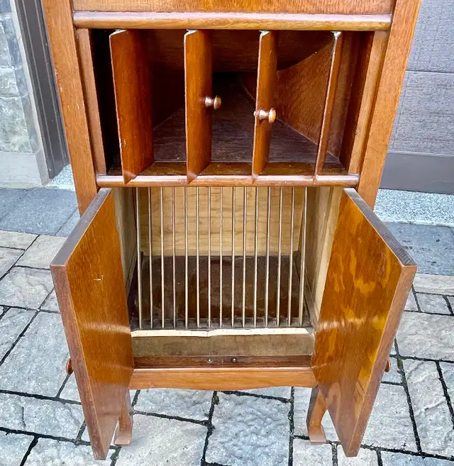 Antique “Columbia” Grafonola (c. 1910;  OAK Casing; Works!) in Other in Mississauga / Peel Region - Image 5