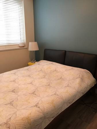 Furnished 2 bedroom and Den  with large patio - Yaletown in Long Term Rentals in Vancouver - Image 3