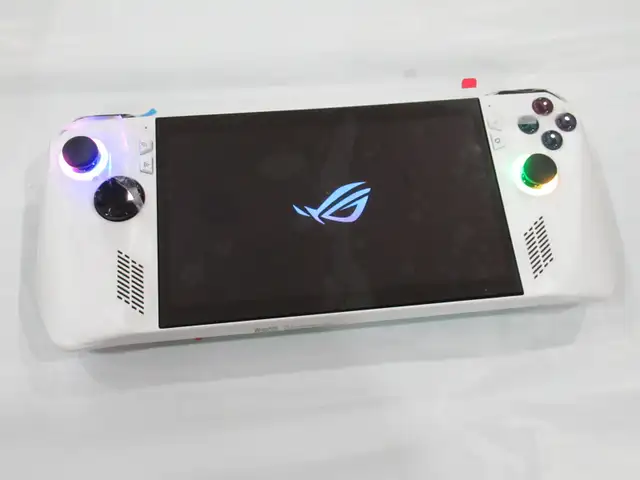 ASUS ROG Ally 7" 120Hz Gaming Handheld Ryzen Z1 Extreme 16gb 512
