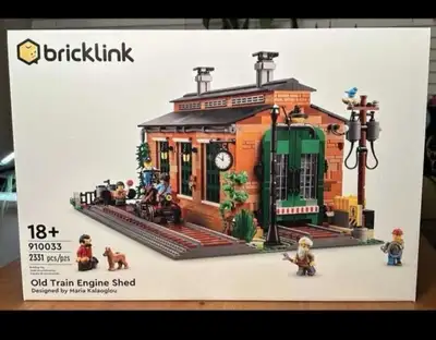 I'm offering a new Bricklink Old Train Engine Shed set (910033) with 2331 pieces, designed by Maria...