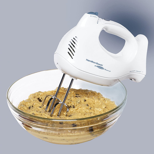 Hamilton Beach Stand and/or Hand Mixer in Processors, Blenders & Juicers in London - Image 2