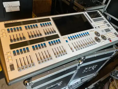 Console d'éclairage Avolites Arena, View more