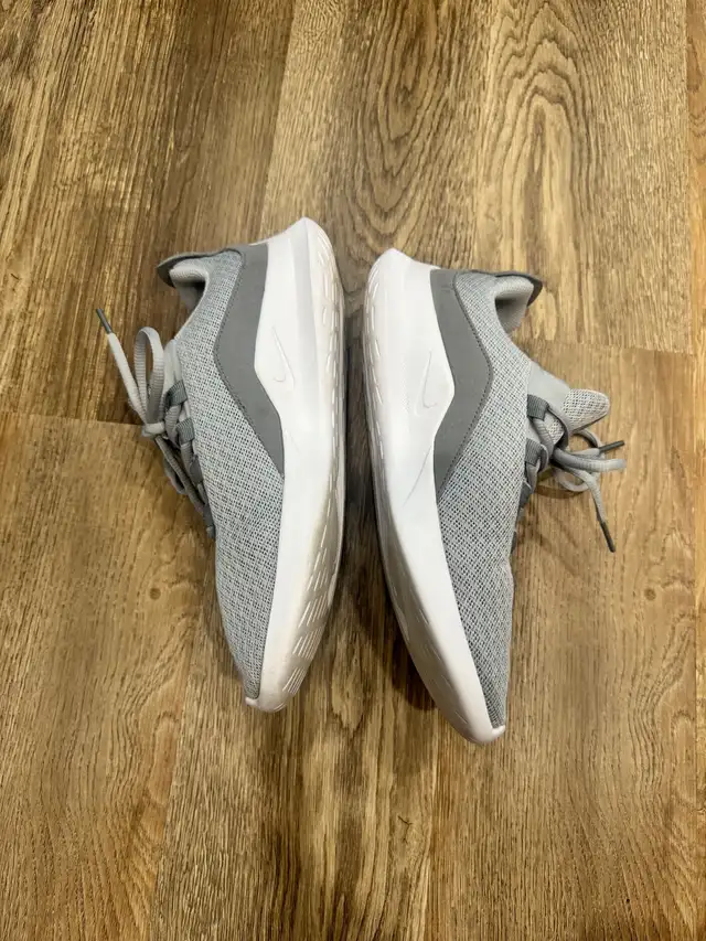 Nike men’s sneakers size 7.5 in Men's Shoes in Calgary - Image 3