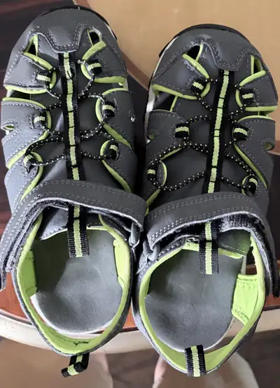 Boys Sandals Size 2, View more