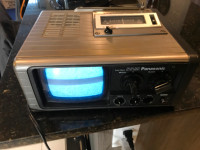 Vintage Panasonic Portable Black/White TV AM/FM Radio 1976