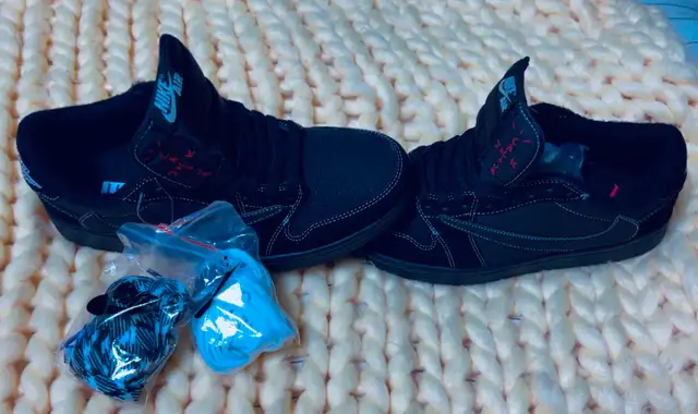 Nike Air Jordan 1 Low Travis Scott Black Phantom in Men's Shoes in Oshawa / Durham Region - Image 3