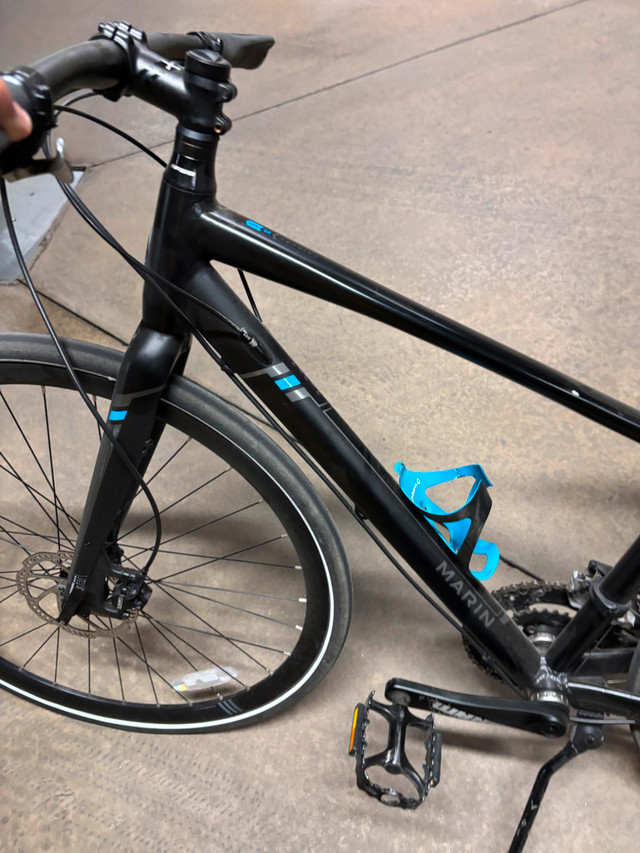 Vélo hybride Marin Fairfax SC5 dans Randonnée, ville et hybrides  à Laval/Rive Nord - Image 4