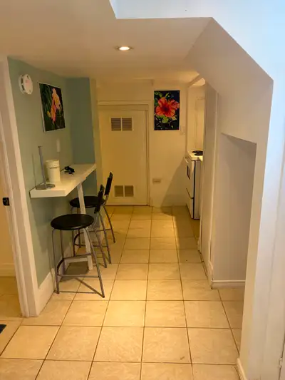 2 Upper Floor Rooms and 2 beautiful basement rooms for Students Only in trendy WESTDALE 15 min walk...