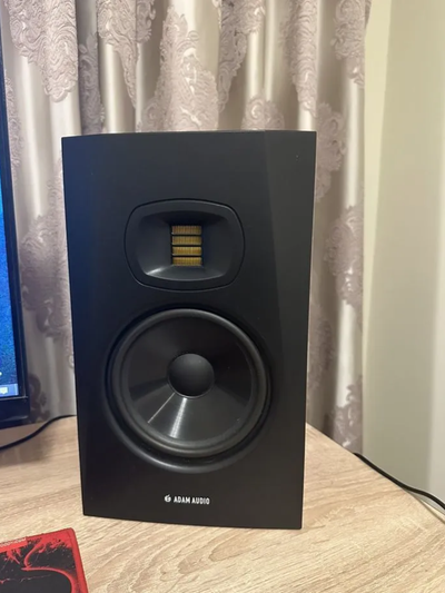 Pair of studio monitors in mint condition. Price for both. They have always been stored on a table a...