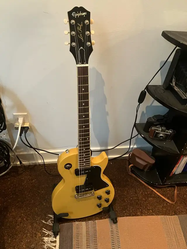 Epiphone Les Paul Special  in Guitars in City of Toronto - Image 3