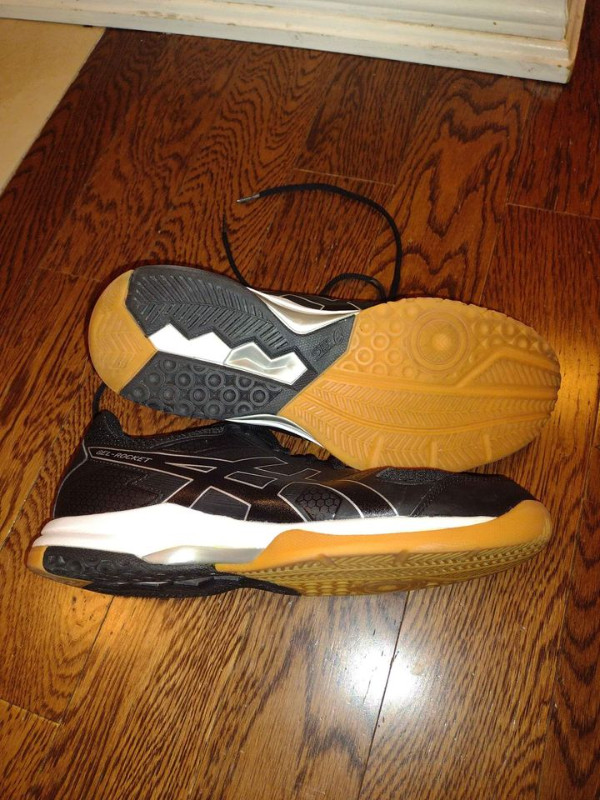 Men's Asics Size 9 running shoe/court shoe in Men's Shoes in Hamilton - Image 2