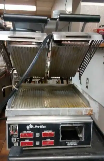 Star Pro Max CG14 commercial Grill : technical specifications: two 14" by 14" grooved aluminium gril...