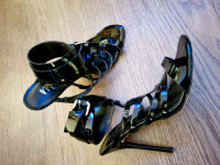 Womsns strappy heels size 7.5