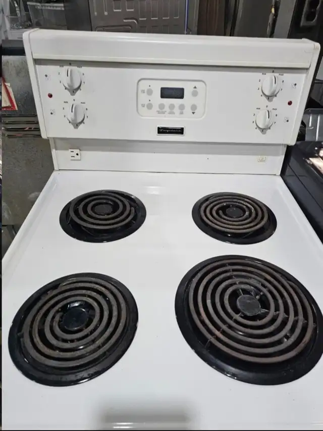 Apartment Size Frigidaire 24" White Electric Coil Top Stove Oven in Stoves, Ovens & Ranges in Hamilton - Image 3