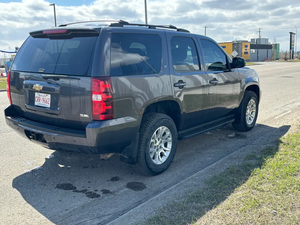 2010 Chevy Tahoe, 2nd owner 215km