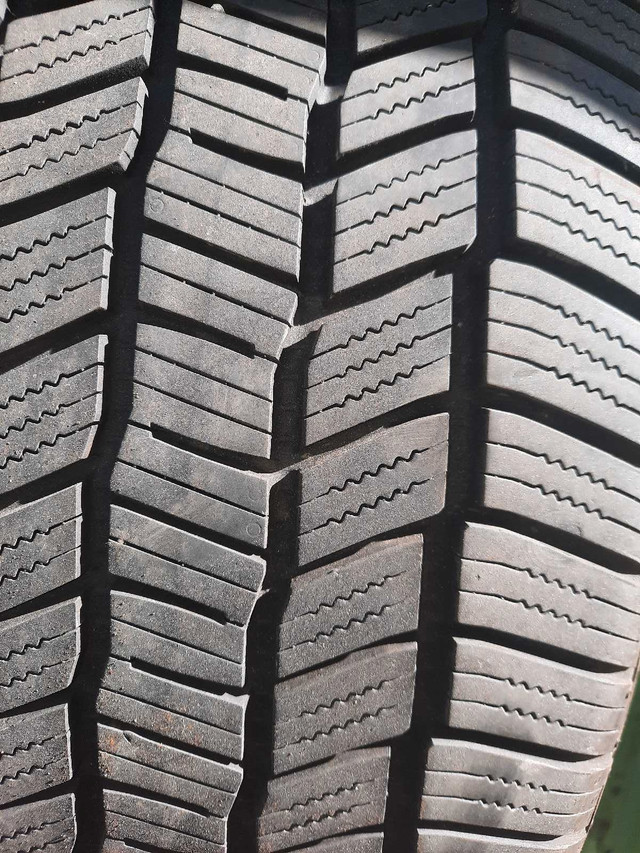 One 245/40R18 all season tire in Tires & Rims in Mississauga / Peel Region