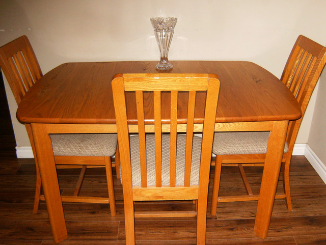 OAK DINNING TABLE SET in Dining Tables & Sets in Owen Sound - Image 3
