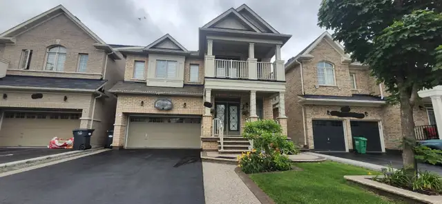 4.5 bedrooms and 3.5-bathroom Upper Level for Rent