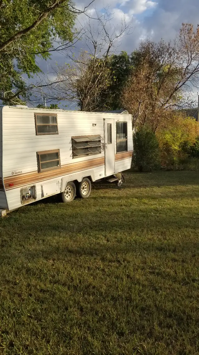 TAURUS TF 23ft Fleetwood 1984 VIN available upon request in Travel Trailers & Campers in Regina - Image 6