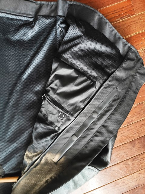 Moto leather jacket/Veste en cuir de Moto dans Hommes  à Ouest de l’Île - Image 3