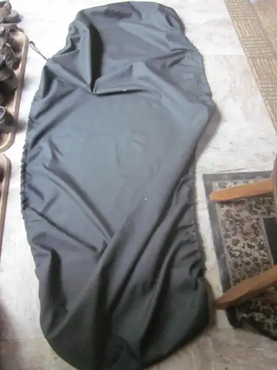 Grande toile pour barbecue, 19$. Livraison possible à Sherbrooke. CONSULTEZ MES AUTRES ANNONCES.