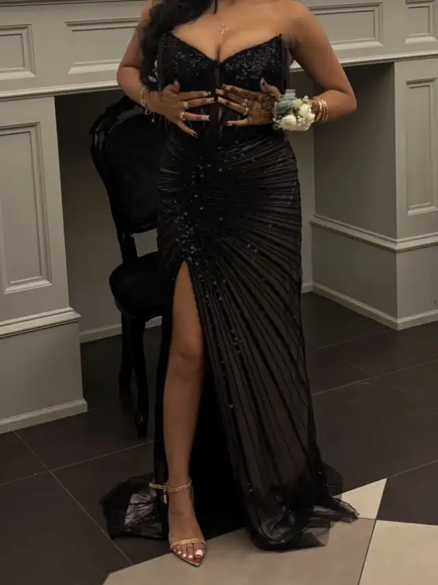 Black Sequins Prom Dress63838173685505120